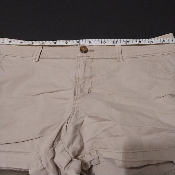 Old Navy shorts Women 6 khaki Everyday Twill 3 inch flat front MARKS IN PICTURES - Picture 8 of 10
